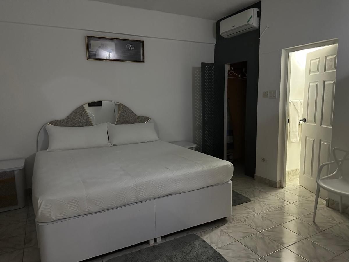 Remarkable 1-Bed Apartment In Teluk Montego Bagian luar foto