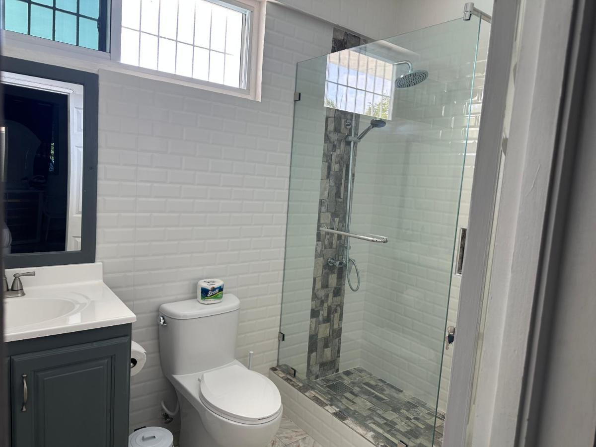 Remarkable 1-Bed Apartment In Teluk Montego Bagian luar foto