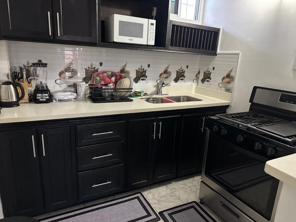Remarkable 1-Bed Apartment In Teluk Montego Bagian luar foto