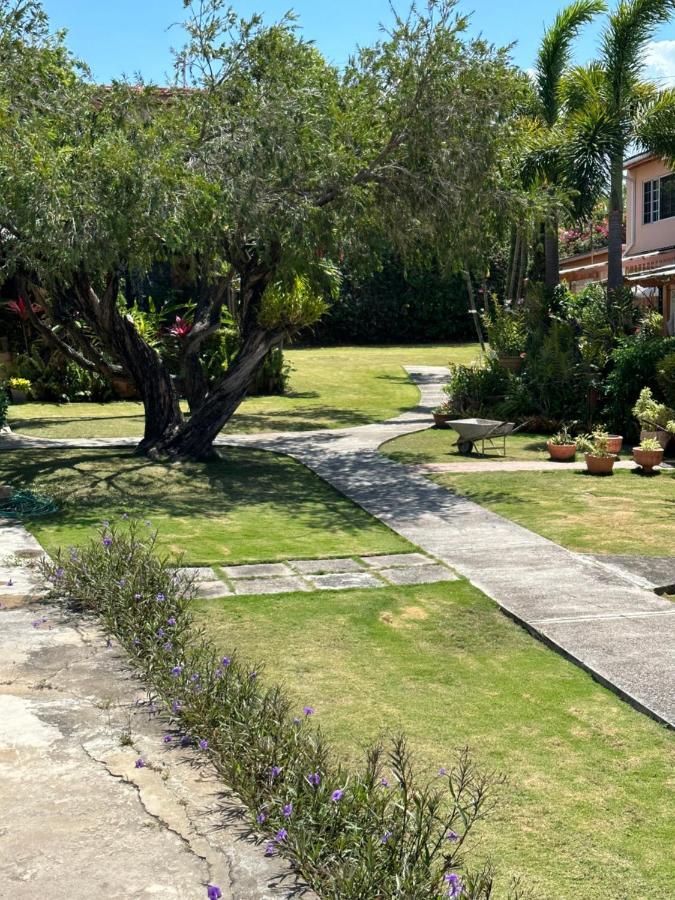 Remarkable 1-Bed Apartment In Teluk Montego Bagian luar foto